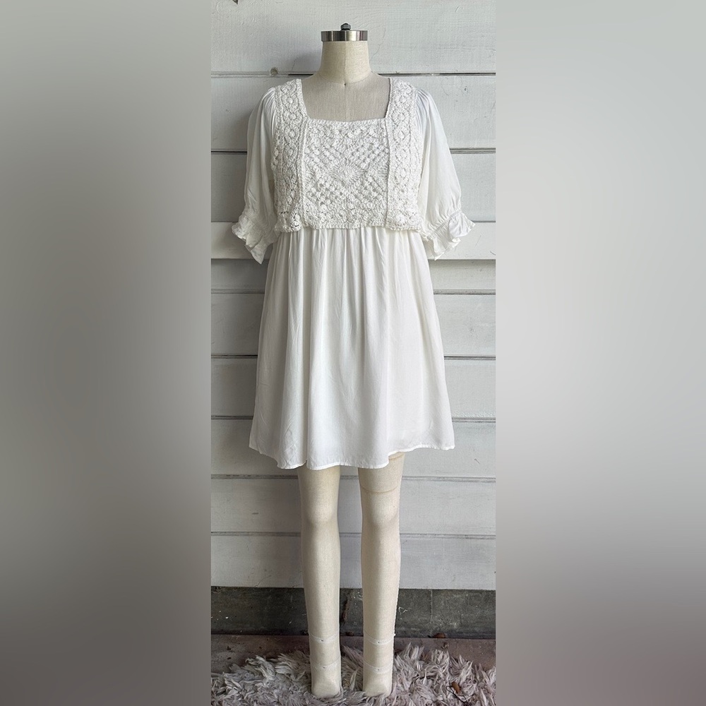 Boho white mini dress w/ crochet lace bodice.
